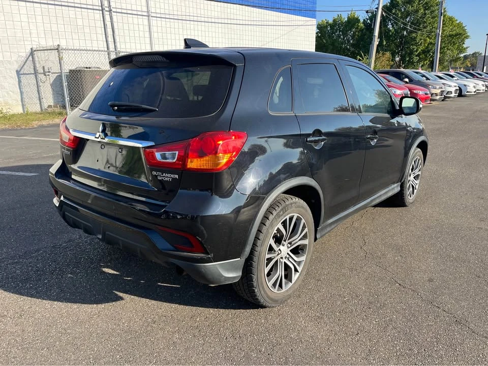 2018 Mitsubishi Outlander - Image 2 of 8