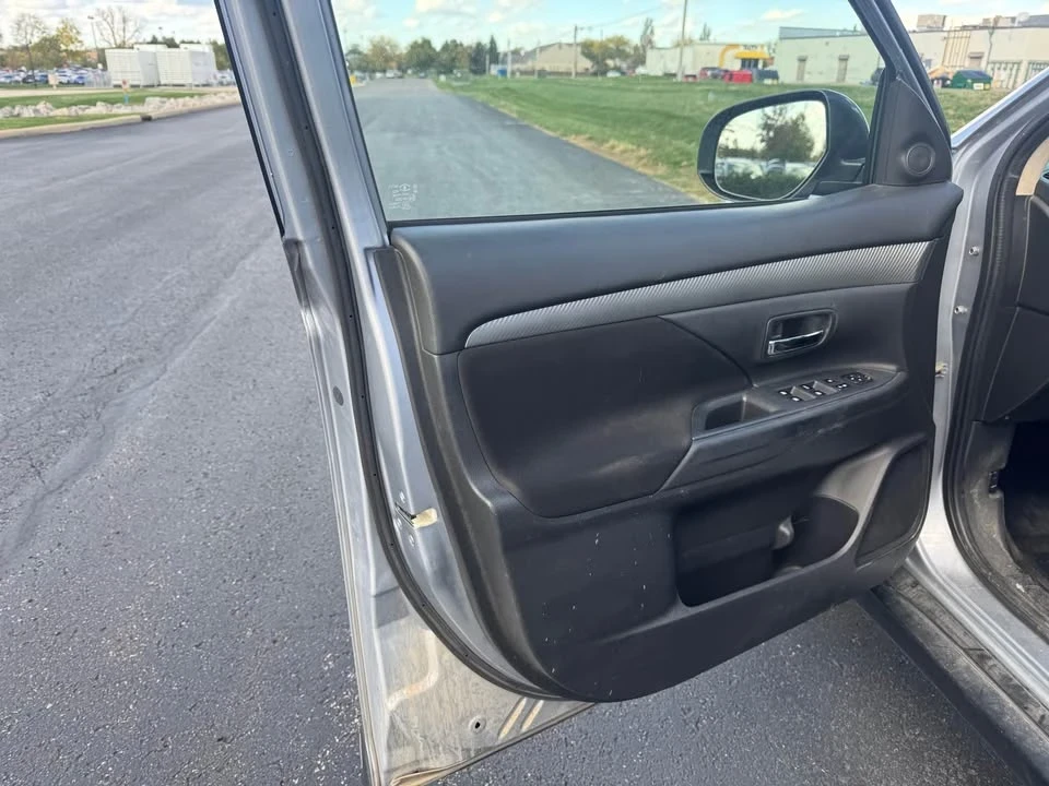 2018 Mitsubishi Outlander - Image 6 of 8
