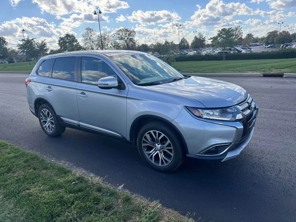 2018 Mitsubishi Outlander - Image 2 of 8