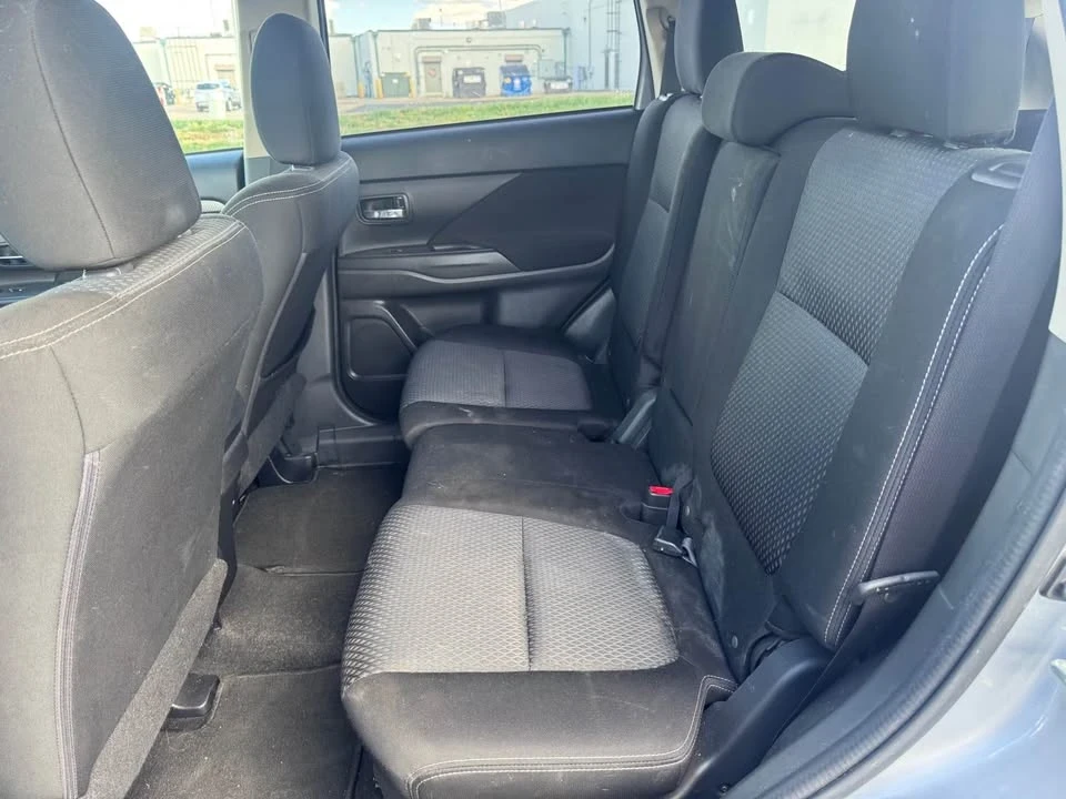 2018 Mitsubishi Outlander - Image 3 of 8
