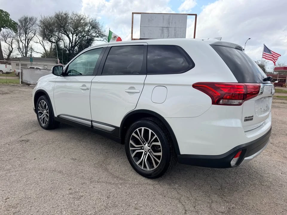 2018 Mitsubishi Outlander - Image 3 of 8