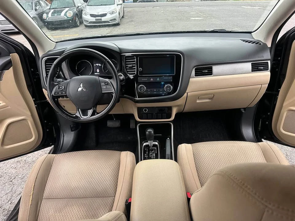 2018 Mitsubishi Outlander - Image 15 of 19