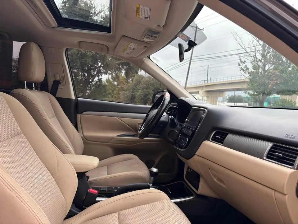 2018 Mitsubishi Outlander - Image 17 of 18