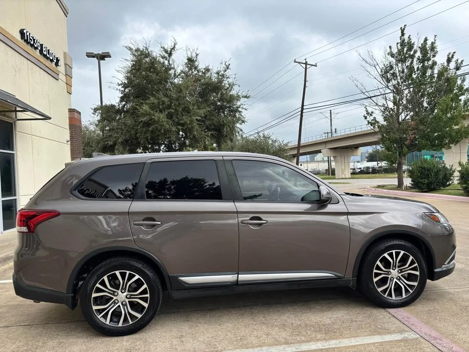2018 Mitsubishi Outlander - Image 2 of 18