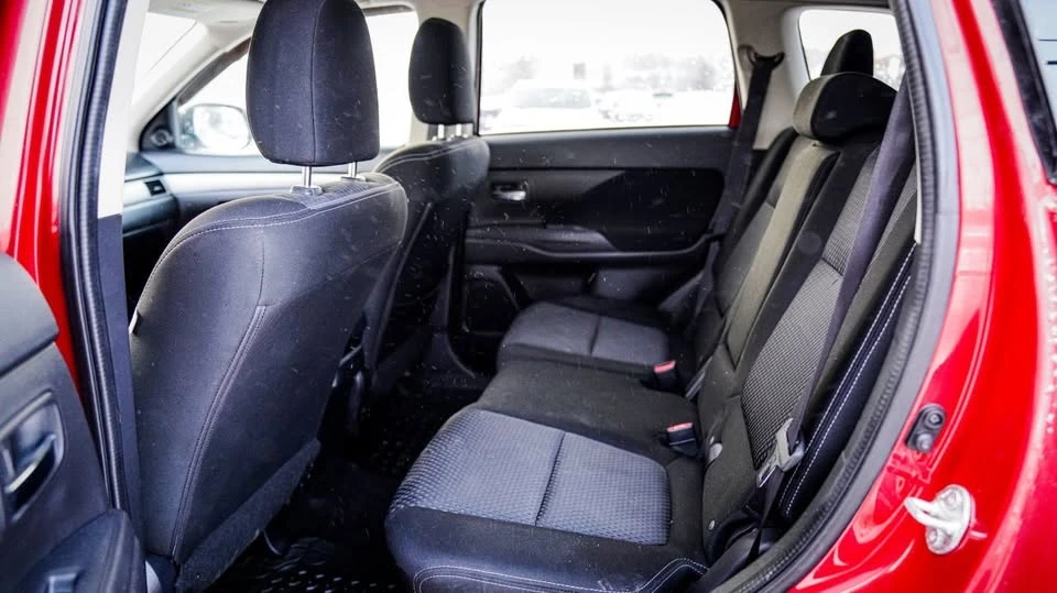 2018 Mitsubishi Outlander - Image 5 of 12