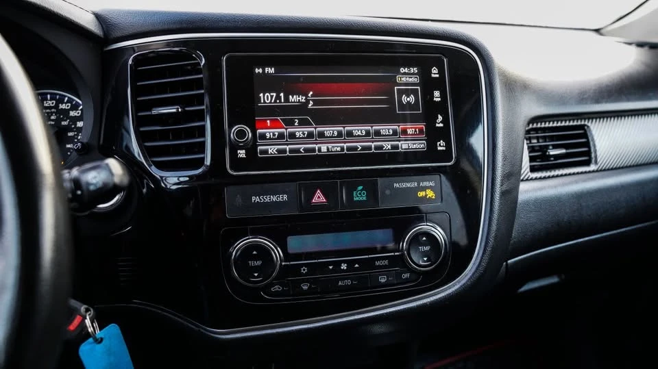 2018 Mitsubishi Outlander - Image 4 of 12