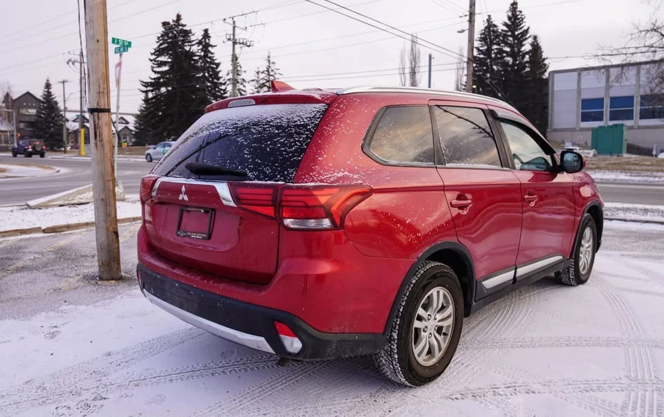 2018 Mitsubishi Outlander - Image 9 of 12