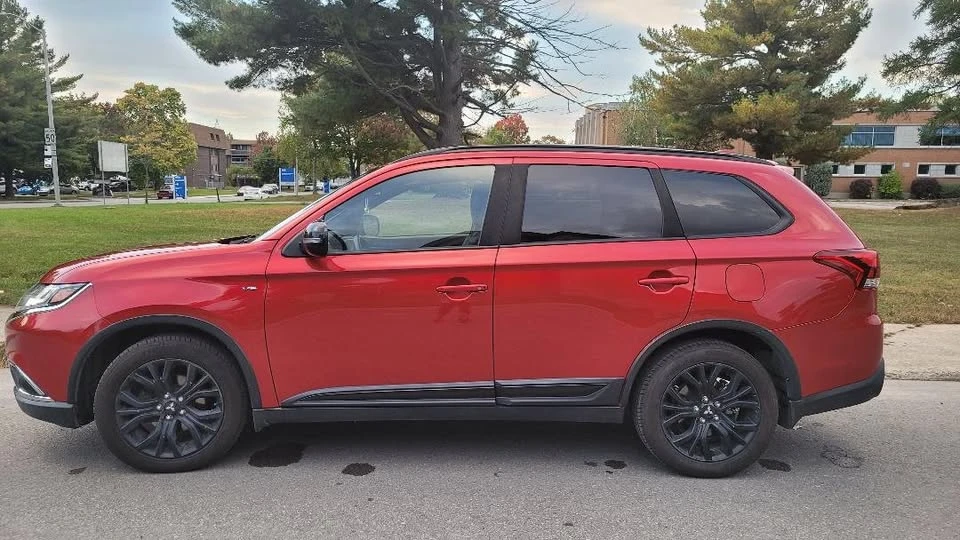 2018 Mitsubishi Outlander - Image 2 of 18