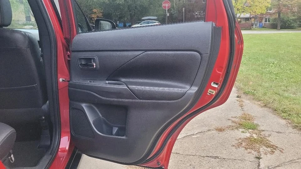 2018 Mitsubishi Outlander - Image 10 of 18