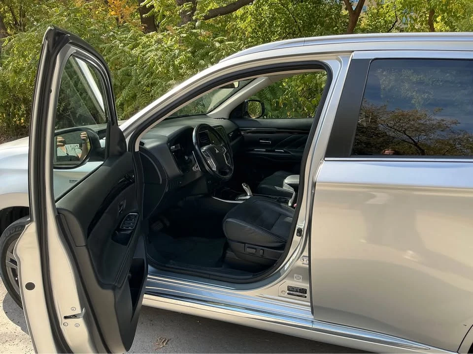 2018 Mitsubishi Outlander - Image 10 of 18
