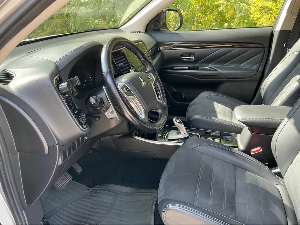 2018 Mitsubishi Outlander - Image 9 of 18