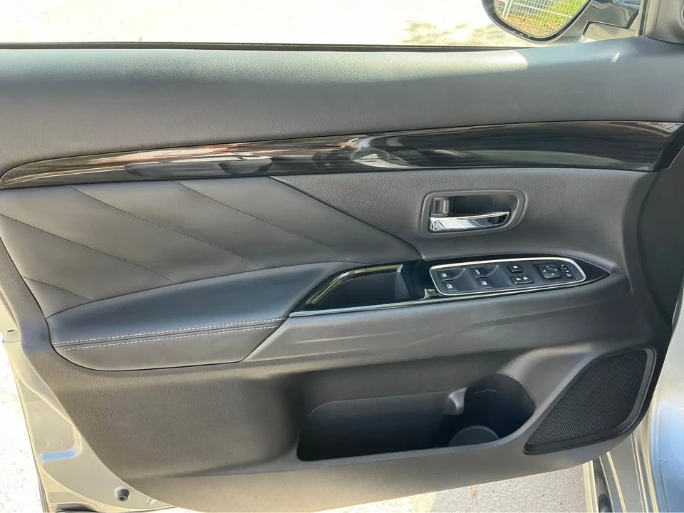 2018 Mitsubishi Outlander - Image 13 of 18