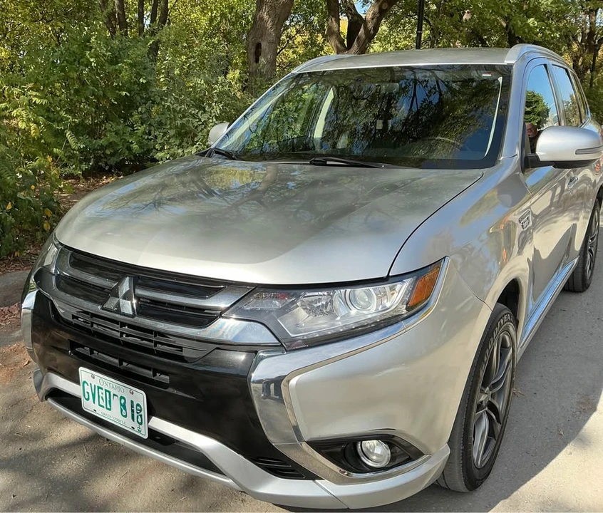 2018 Mitsubishi Outlander - Image 2 of 18