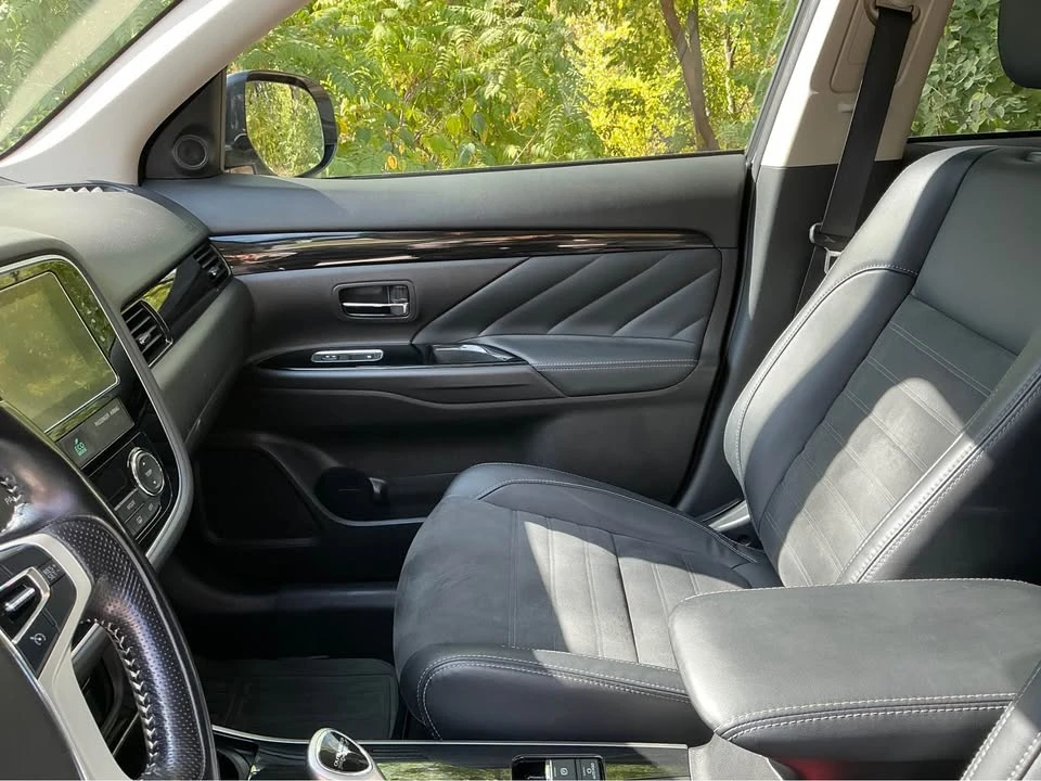 2018 Mitsubishi Outlander - Image 11 of 18