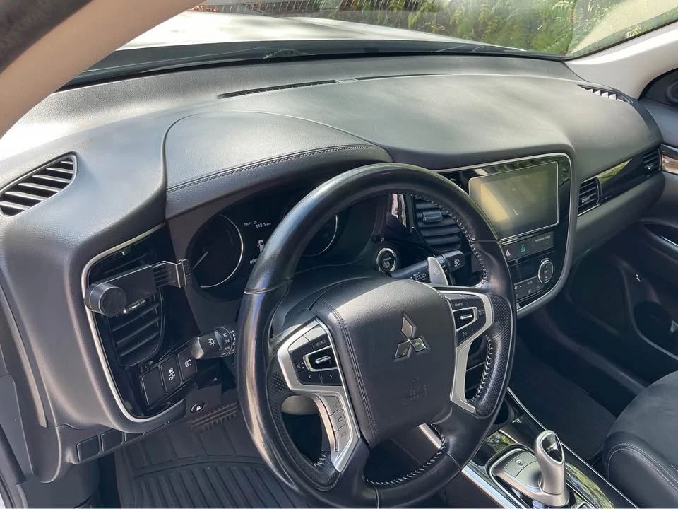 2018 Mitsubishi Outlander - Image 8 of 18