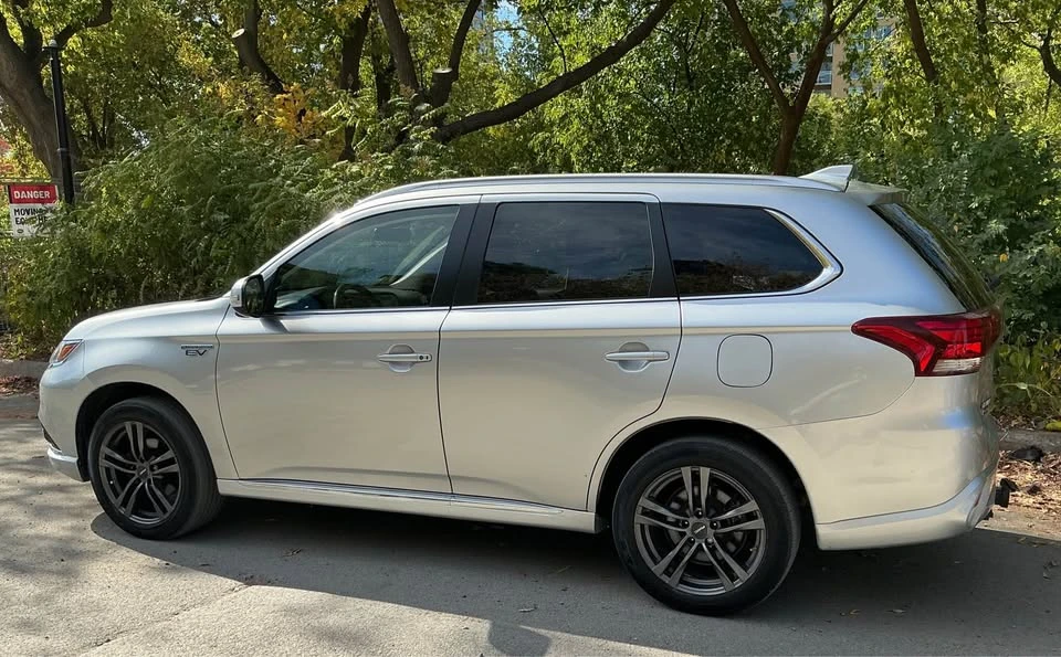 2018 Mitsubishi Outlander - Image 3 of 18