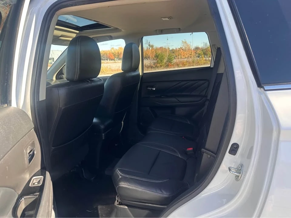 2018 Mitsubishi Outlander - Image 19 of 19