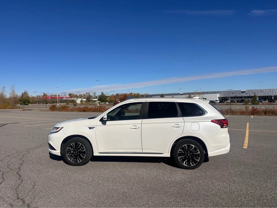 2018 Mitsubishi Outlander - Image 3 of 19