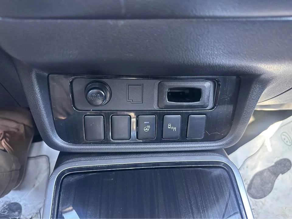 2018 Mitsubishi Outlander - Image 16 of 19