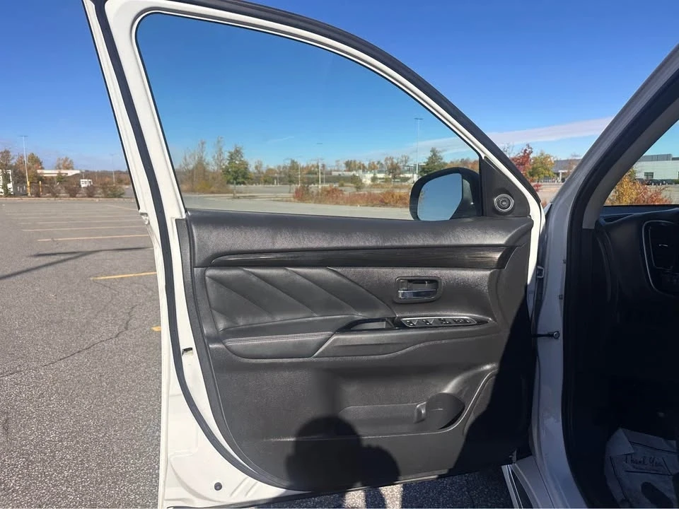2018 Mitsubishi Outlander - Image 10 of 19