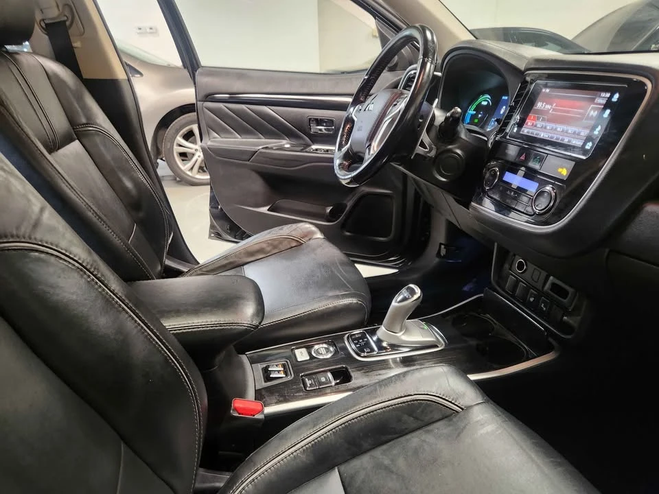 2018 Mitsubishi Outlander - Image 19 of 20