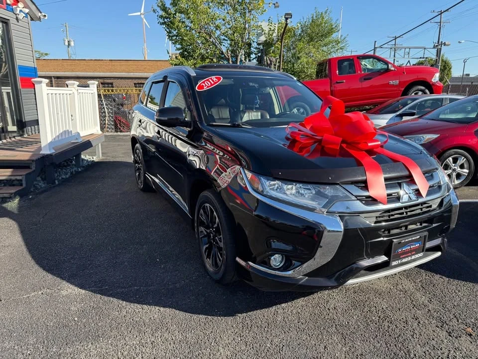 2018 Mitsubishi Outlander - Image 2 of 19