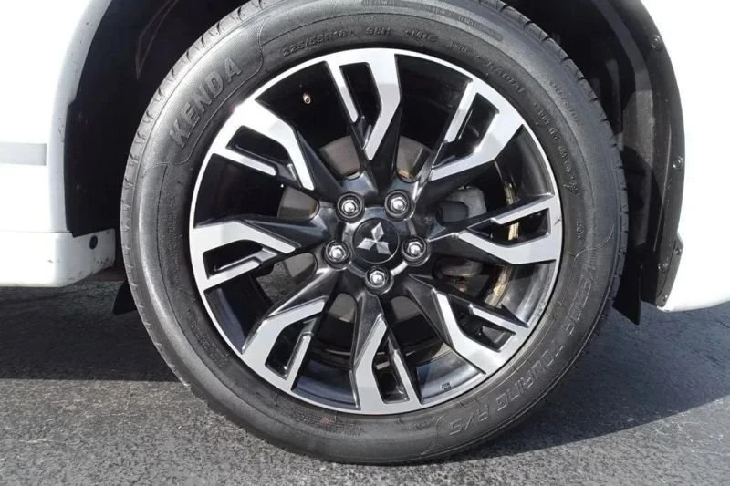 2018 Mitsubishi Outlander - Image 10 of 15