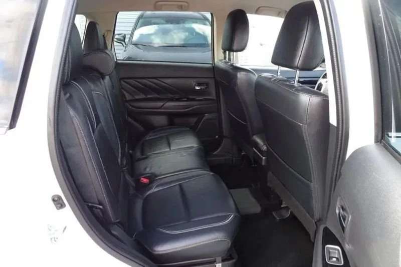 2018 Mitsubishi Outlander - Image 12 of 15