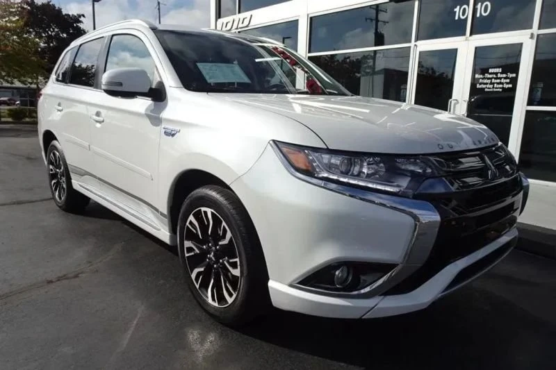 2018 Mitsubishi Outlander - Image 2 of 15