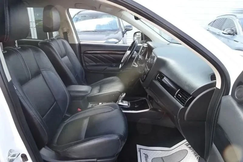 2018 Mitsubishi Outlander - Image 11 of 15