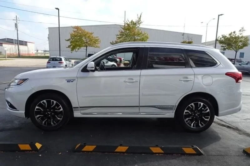 2018 Mitsubishi Outlander - Image 5 of 15
