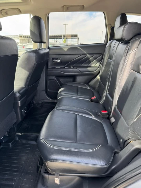 2018 Mitsubishi Outlander - Image 9 of 16