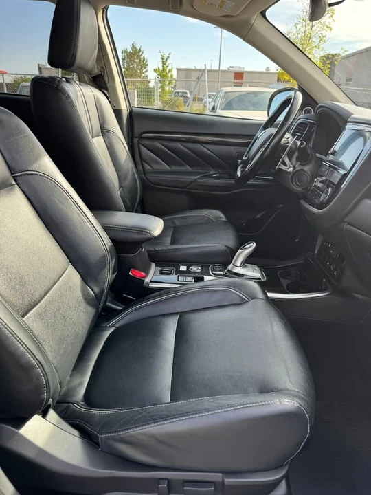 2018 Mitsubishi Outlander - Image 10 of 16