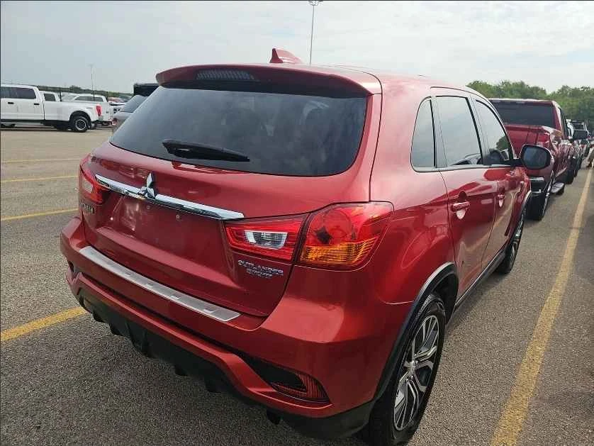 2018 Mitsubishi Outlander - Image 2 of 12