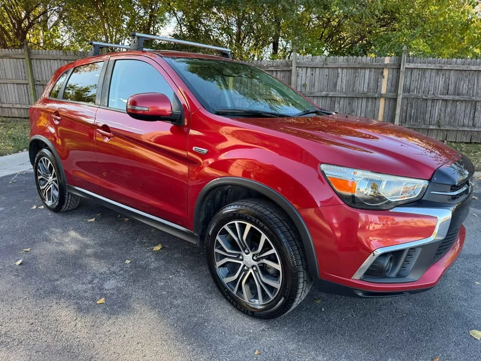 2018 Mitsubishi Outlander - Image 2 of 15