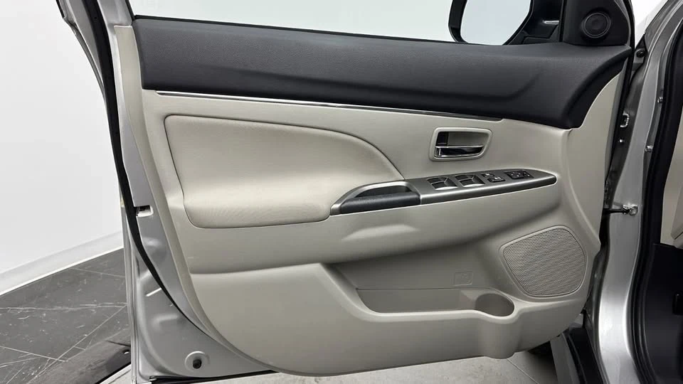 2018 Mitsubishi Outlander - Image 8 of 20