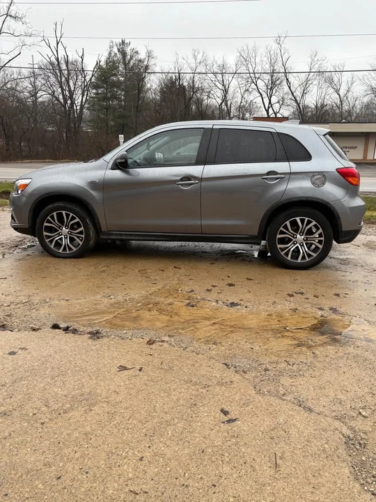 2018 Mitsubishi Outlander - Image 3 of 6