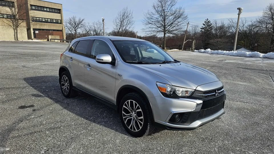 2018 Mitsubishi Outlander - Image 2 of 17