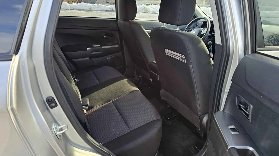 2018 Mitsubishi Outlander - Image 11 of 17