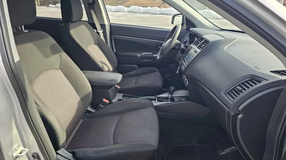 2018 Mitsubishi Outlander - Image 9 of 17