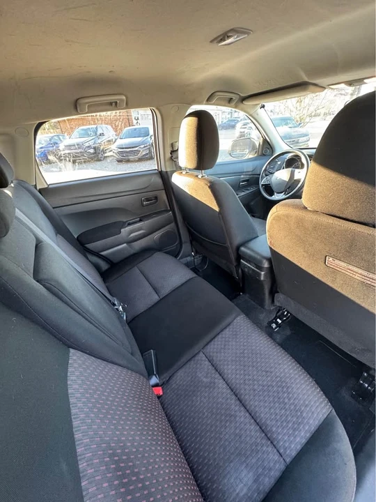 2018 Mitsubishi Outlander - Image 9 of 14
