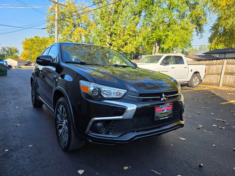 2018 Mitsubishi Outlander - Image 2 of 9