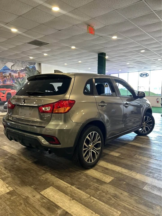 2018 Mitsubishi Outlander - Image 2 of 3
