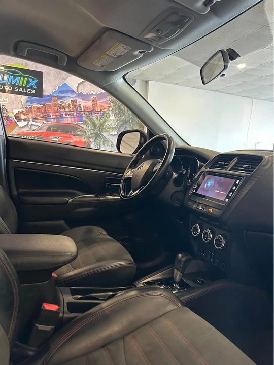 2018 Mitsubishi Outlander - Image 3 of 3