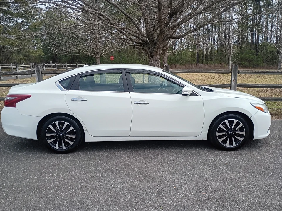 2018 Nissan Altima 5th Gen - Image 2 of 8