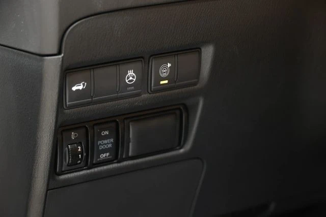 2018 Nissan Armada - Image 19 of 21