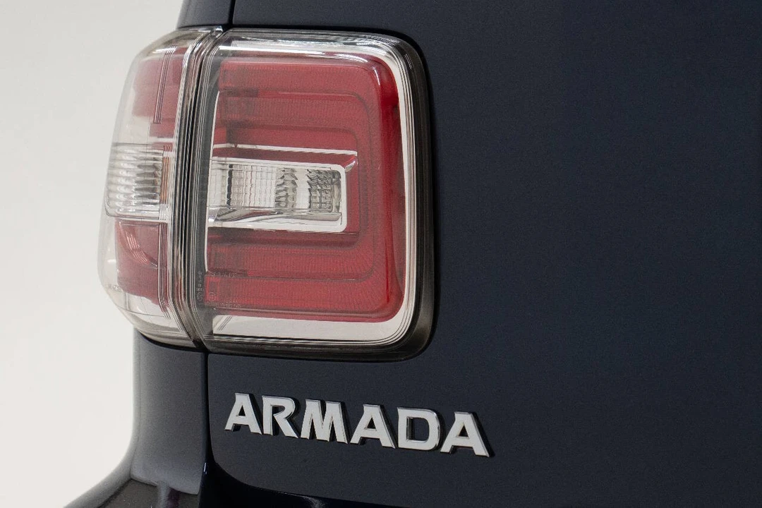 2018 Nissan Armada - Image 15 of 21