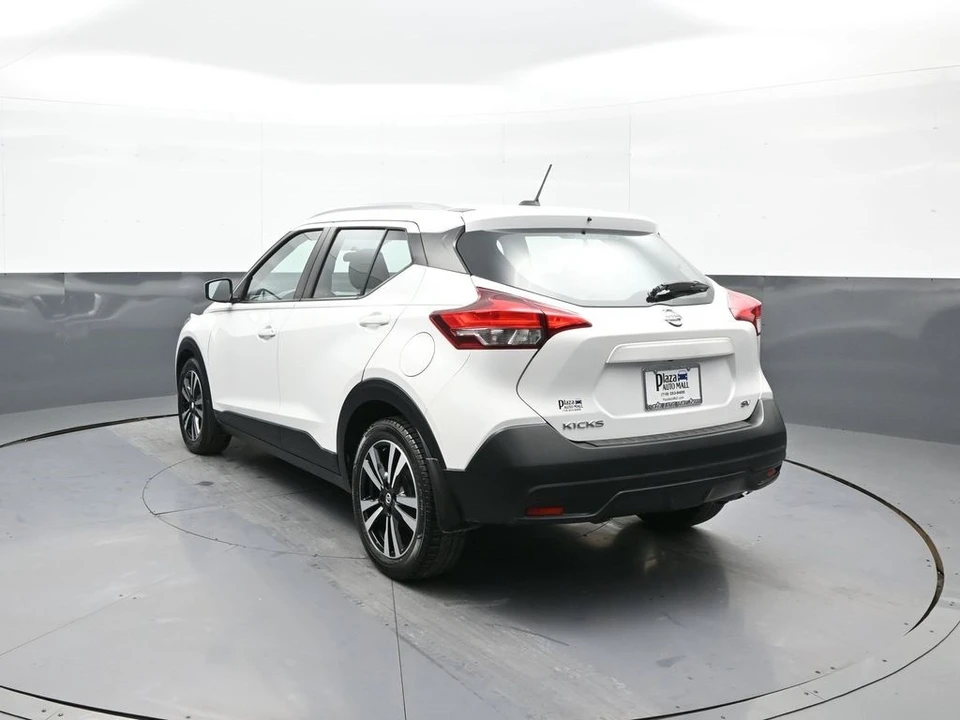 2018 Nissan Kicks - Image 8 of 12