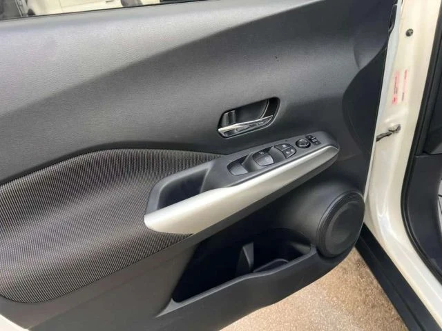 2018 Nissan Kicks - Image 10 of 19