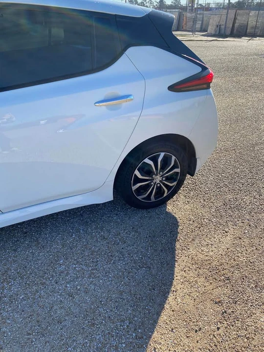 2018 Nissan Leaf - Image 5 of 8